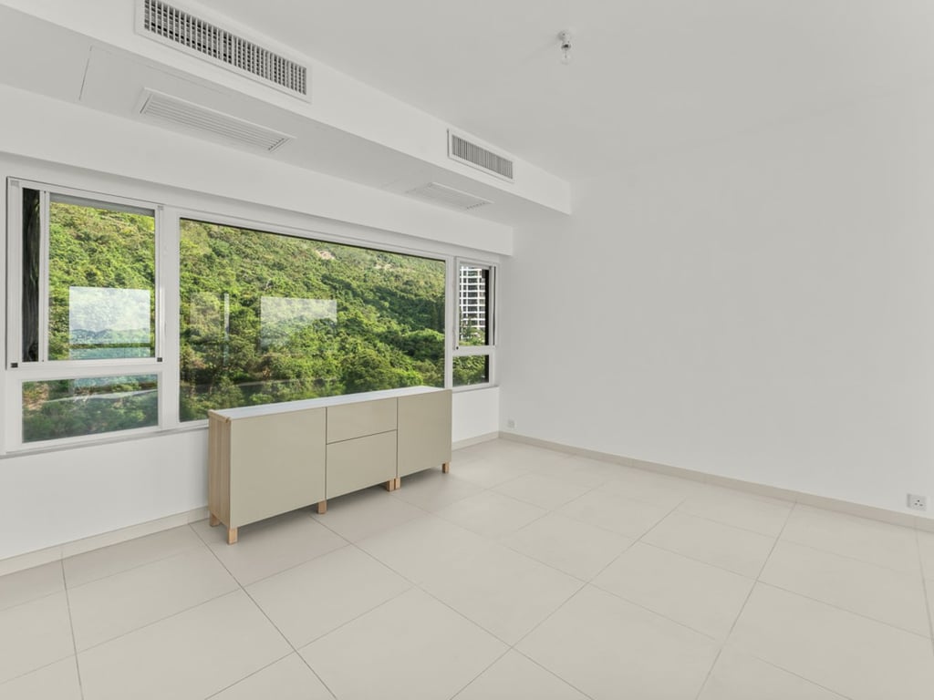 https://img.propertyraptor.com/cdn-cgi/imagedelivery/KD5bF_AFL0JDTbKLWF7z9g/ap8/ap8_001/hornet/prp/img/d512770938ebf5a41aa974c34be1c850-wtm.jpg/public