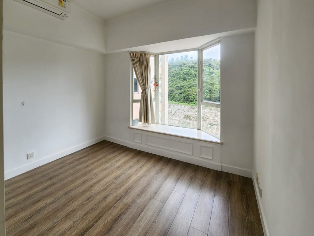 https://img.propertyraptor.com/cdn-cgi/imagedelivery/KD5bF_AFL0JDTbKLWF7z9g/ap8/ap8_001/hornet/prp/img/d5129fe915c2f8382a183df30f931156.jpg/public
