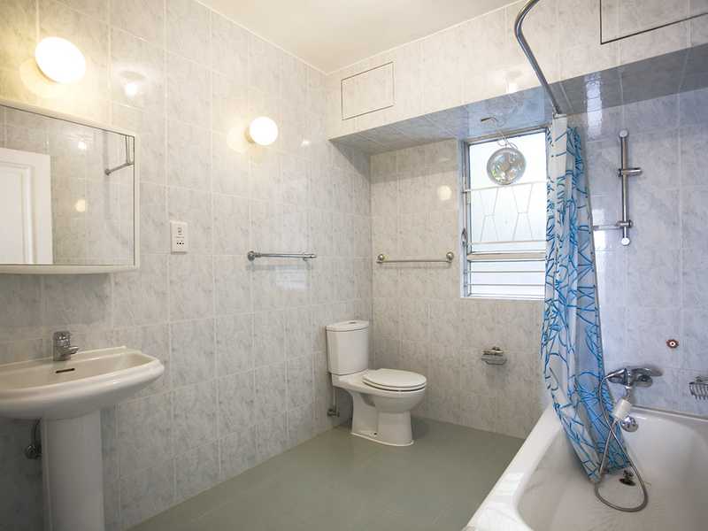 https://img.propertyraptor.com/cdn-cgi/imagedelivery/KD5bF_AFL0JDTbKLWF7z9g/ap8/ap8_001/hornet/prp/img/d57abcc078904467df65be2f3c9b71e9.jpg/public