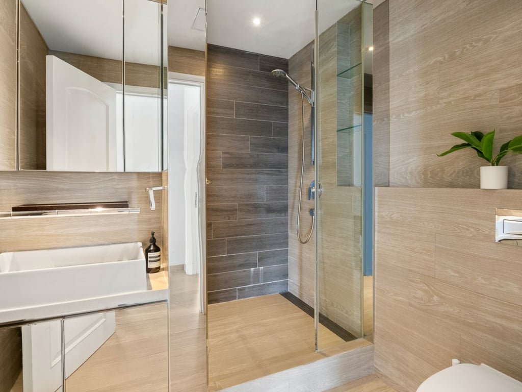 https://img.propertyraptor.com/cdn-cgi/imagedelivery/KD5bF_AFL0JDTbKLWF7z9g/ap8/ap8_001/hornet/prp/img/d5875cbba21979c74207f152bd516794.jpg/public