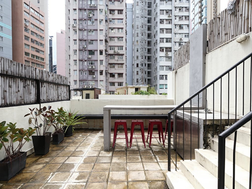 https://img.propertyraptor.com/cdn-cgi/imagedelivery/KD5bF_AFL0JDTbKLWF7z9g/ap8/ap8_001/hornet/prp/img/d5916f39ff6425091cb353d4ca427eac.jpg/public