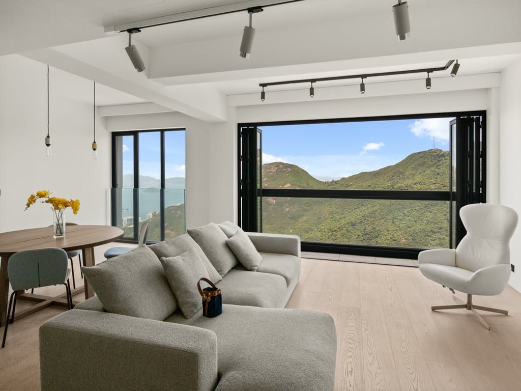 https://img.propertyraptor.com/cdn-cgi/imagedelivery/KD5bF_AFL0JDTbKLWF7z9g/ap8/ap8_001/hornet/prp/img/d5c60cf92865f498d6c42ed41f6c17fc.jpg/public