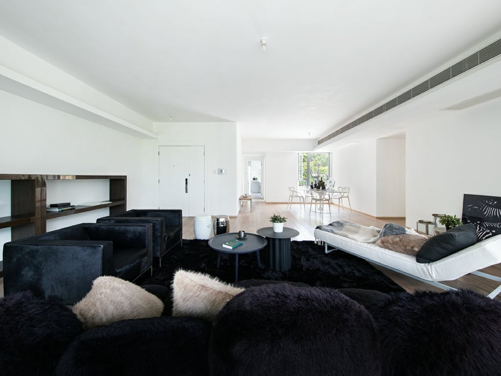 https://img.propertyraptor.com/cdn-cgi/imagedelivery/KD5bF_AFL0JDTbKLWF7z9g/ap8/ap8_001/hornet/prp/img/d5d6bb68def13d0fd646bfbe28f331f4.jpg/public