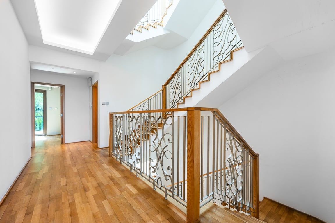https://img.propertyraptor.com/cdn-cgi/imagedelivery/KD5bF_AFL0JDTbKLWF7z9g/ap8/ap8_001/hornet/prp/img/d5e493ef1ba6b899bfb72ab048554d01-wtm.jpg/public