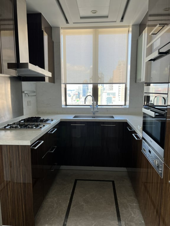 https://img.propertyraptor.com/cdn-cgi/imagedelivery/KD5bF_AFL0JDTbKLWF7z9g/ap8/ap8_001/hornet/prp/img/d5f2695cb8840e3d5736c72ad9439576.jpg/public