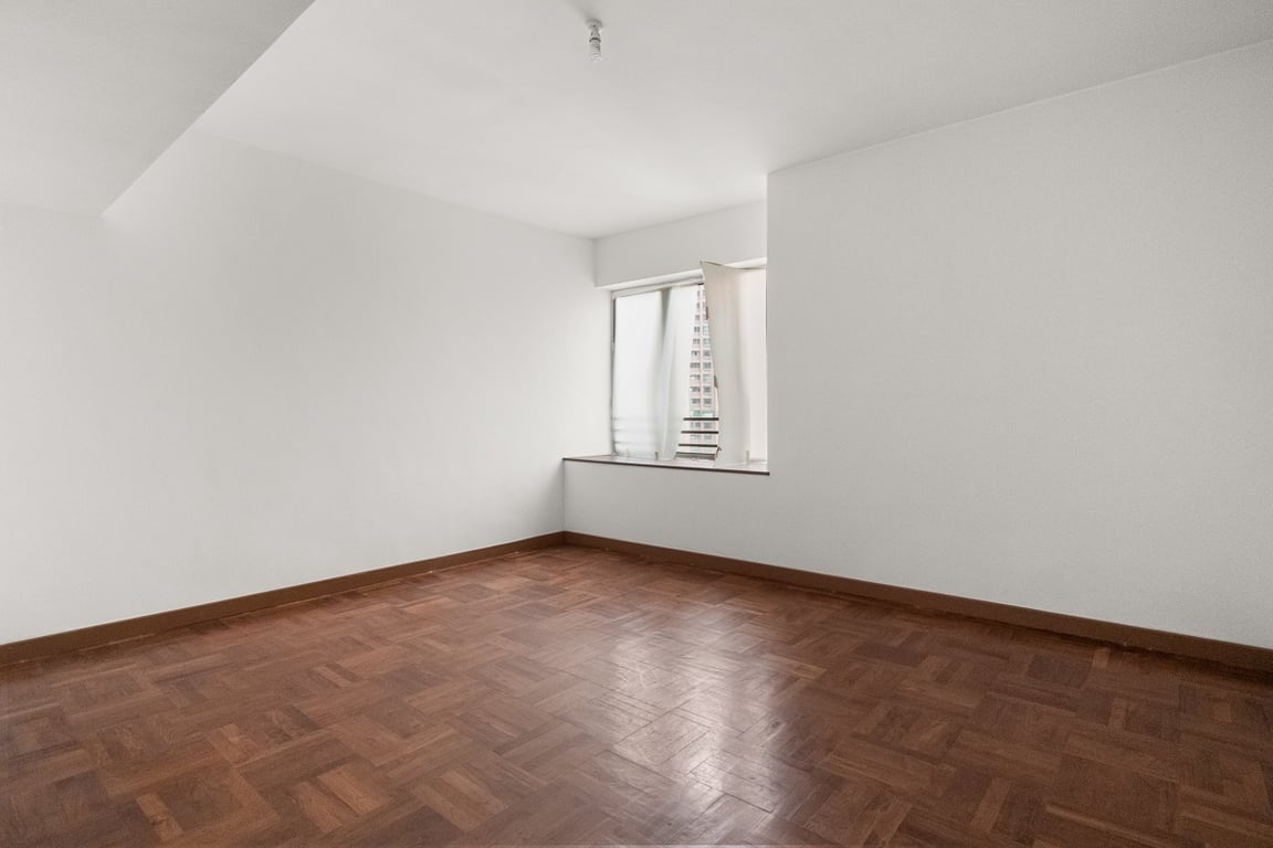 https://img.propertyraptor.com/cdn-cgi/imagedelivery/KD5bF_AFL0JDTbKLWF7z9g/ap8/ap8_001/hornet/prp/img/d65859098366cd366628932f34080f58-wtm.jpg/public