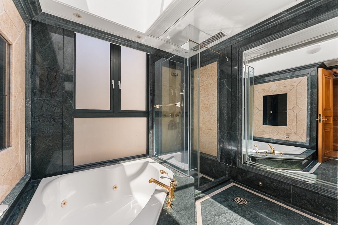https://img.propertyraptor.com/cdn-cgi/imagedelivery/KD5bF_AFL0JDTbKLWF7z9g/ap8/ap8_001/hornet/prp/img/d65c3797e35284ef81bc4812c6e8fd9e-wtm.jpg/public