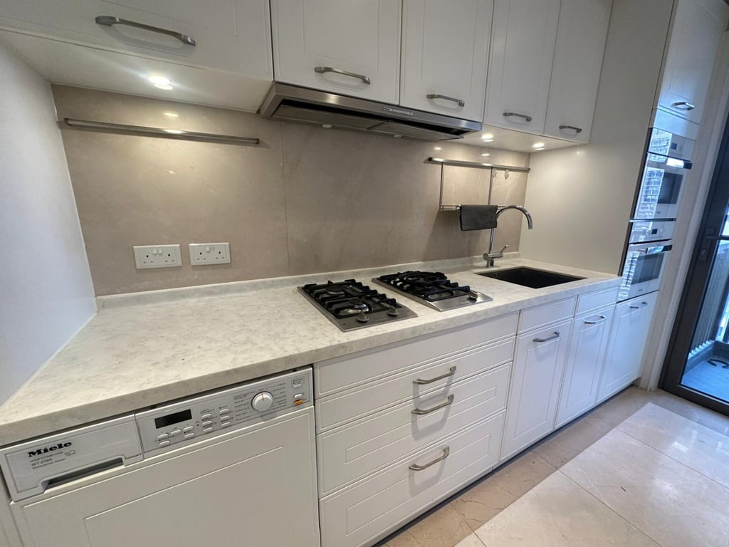 https://img.propertyraptor.com/cdn-cgi/imagedelivery/KD5bF_AFL0JDTbKLWF7z9g/ap8/ap8_001/hornet/prp/img/d66a70adee12f1863b5fd17c50dcbe57-wtm.jpg/public