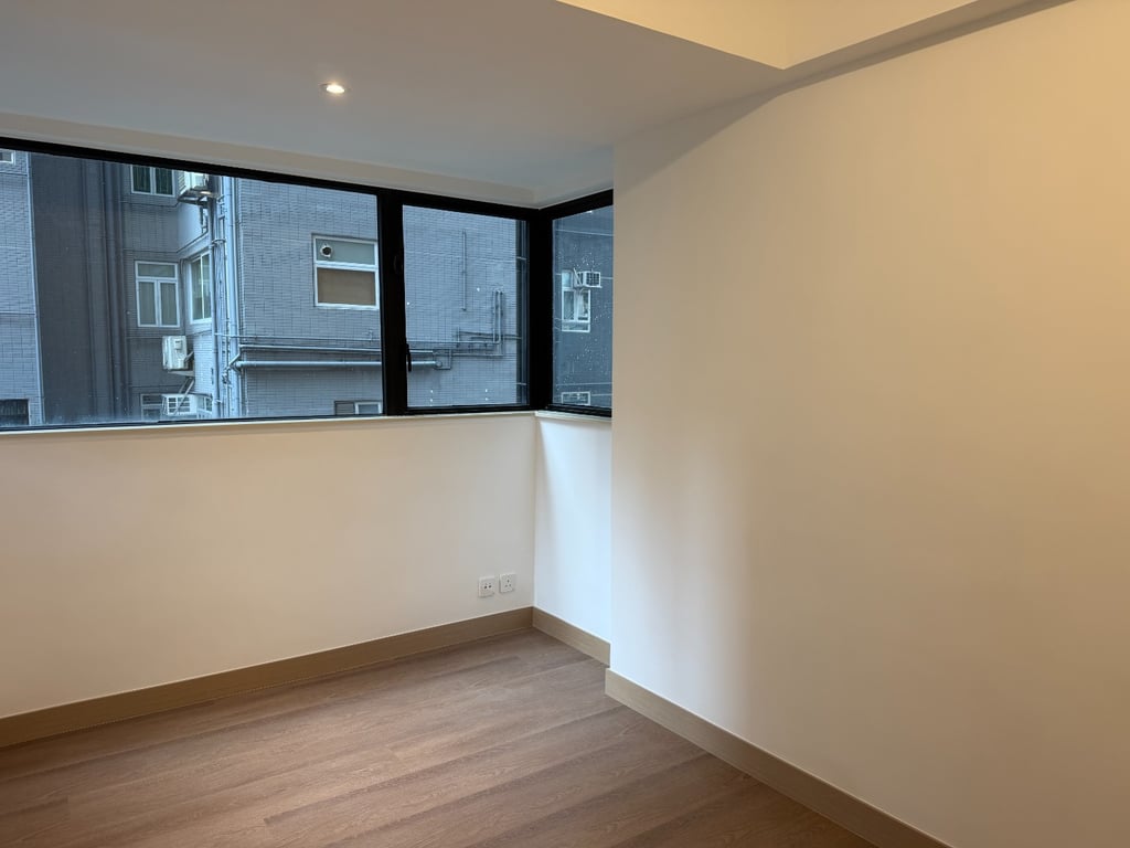 https://img.propertyraptor.com/cdn-cgi/imagedelivery/KD5bF_AFL0JDTbKLWF7z9g/ap8/ap8_001/hornet/prp/img/d6751e6509e22da643af59db95e612c7-wtm.jpg/public