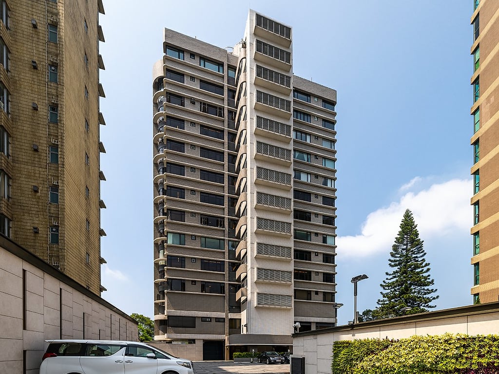 https://img.propertyraptor.com/cdn-cgi/imagedelivery/KD5bF_AFL0JDTbKLWF7z9g/ap8/ap8_001/hornet/prp/img/d67df628ad1d9f1214ab7af8b0bf0786.jpg/public
