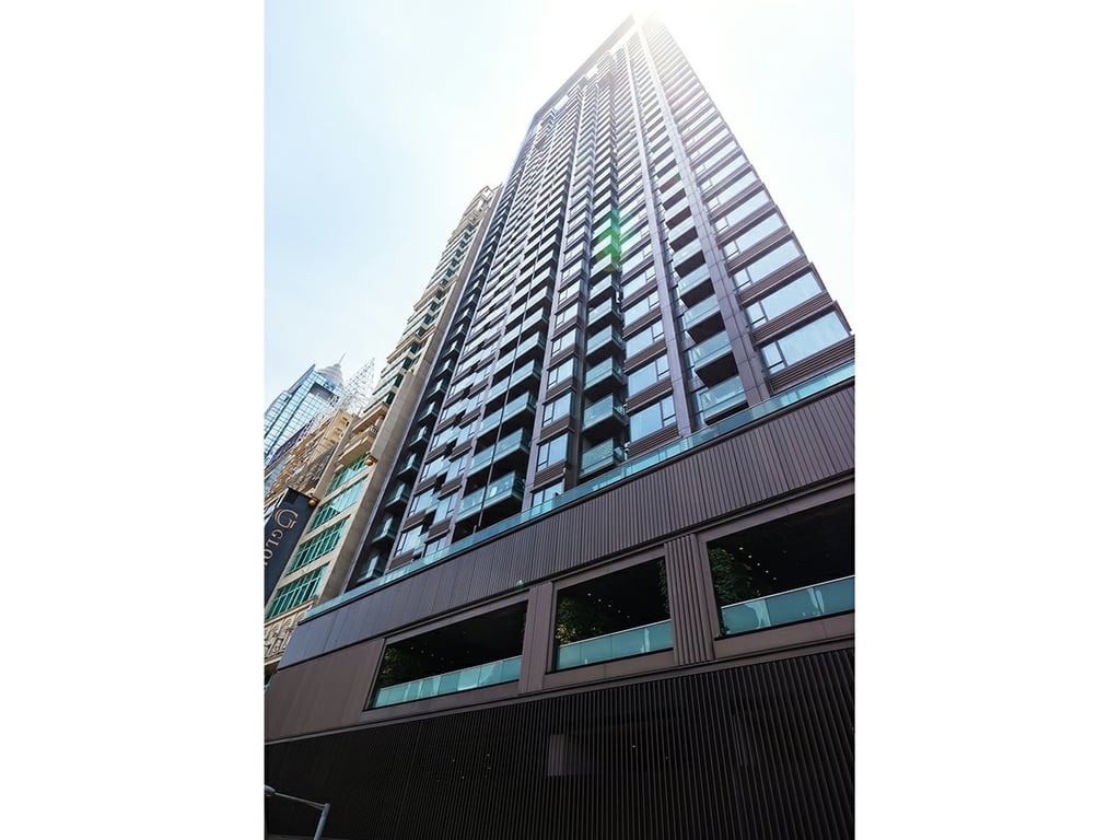 https://img.propertyraptor.com/cdn-cgi/imagedelivery/KD5bF_AFL0JDTbKLWF7z9g/ap8/ap8_001/hornet/prp/img/d696e7acc4369b56107b73e088fef620.jpg/public