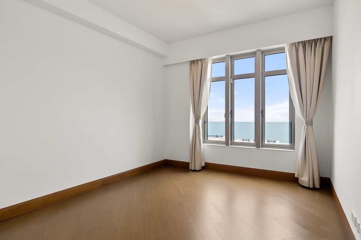 https://img.propertyraptor.com/cdn-cgi/imagedelivery/KD5bF_AFL0JDTbKLWF7z9g/ap8/ap8_001/hornet/prp/img/d6a294f2a26362f3164ca8e4b2e99956-wtm.jpg/public