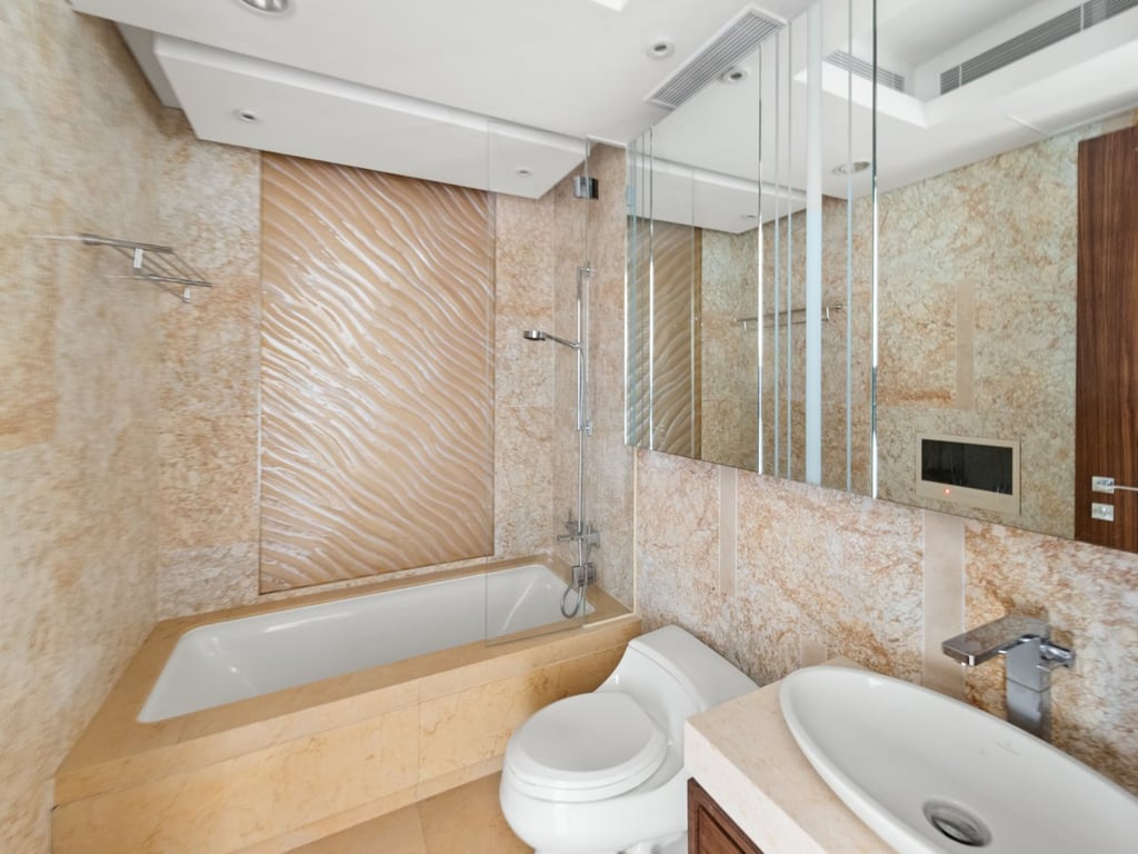 https://img.propertyraptor.com/cdn-cgi/imagedelivery/KD5bF_AFL0JDTbKLWF7z9g/ap8/ap8_001/hornet/prp/img/d6b852c71bc808dfcf4c8388182109d9.jpg/public
