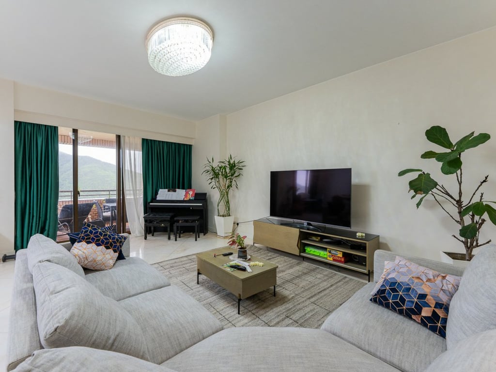 https://img.propertyraptor.com/cdn-cgi/imagedelivery/KD5bF_AFL0JDTbKLWF7z9g/ap8/ap8_001/hornet/prp/img/d6c16271d4d039487ee6fd81db0fa871-wtm.jpg/public