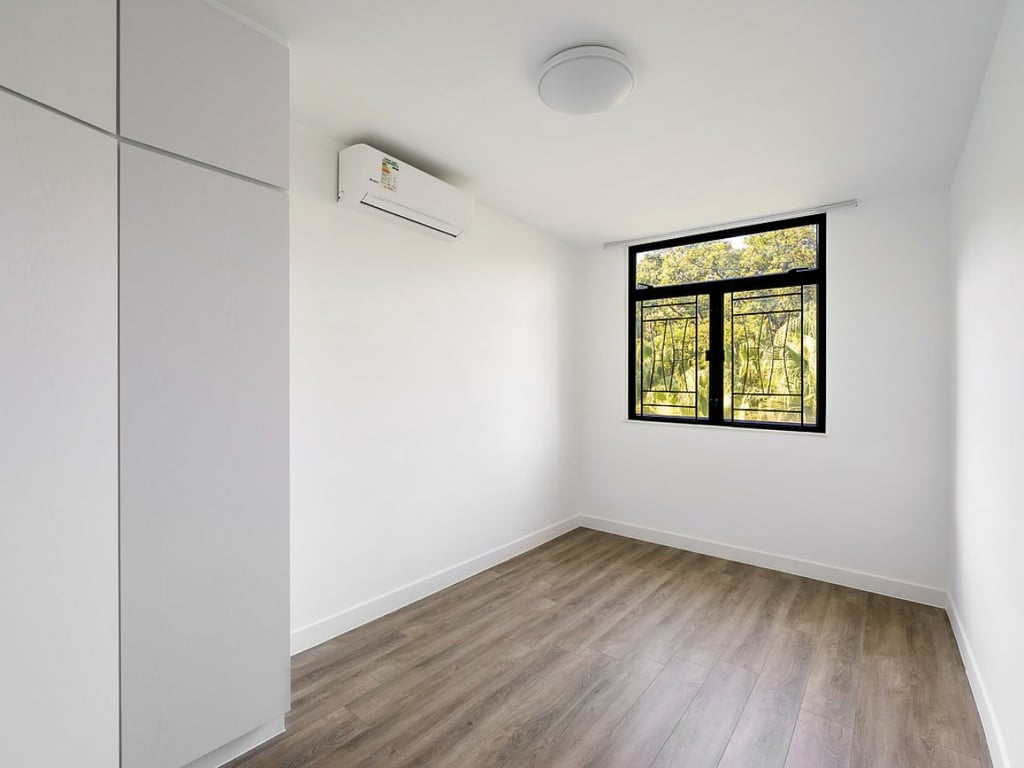 https://img.propertyraptor.com/cdn-cgi/imagedelivery/KD5bF_AFL0JDTbKLWF7z9g/ap8/ap8_001/hornet/prp/img/d6c4dd10eb29079d700ffb64cb6e98ce.jpg/public