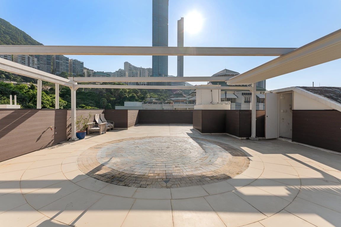 https://img.propertyraptor.com/cdn-cgi/imagedelivery/KD5bF_AFL0JDTbKLWF7z9g/ap8/ap8_001/hornet/prp/img/d6d63c32cad480f7b0ab843dbd2341eb-wtm.jpg/public