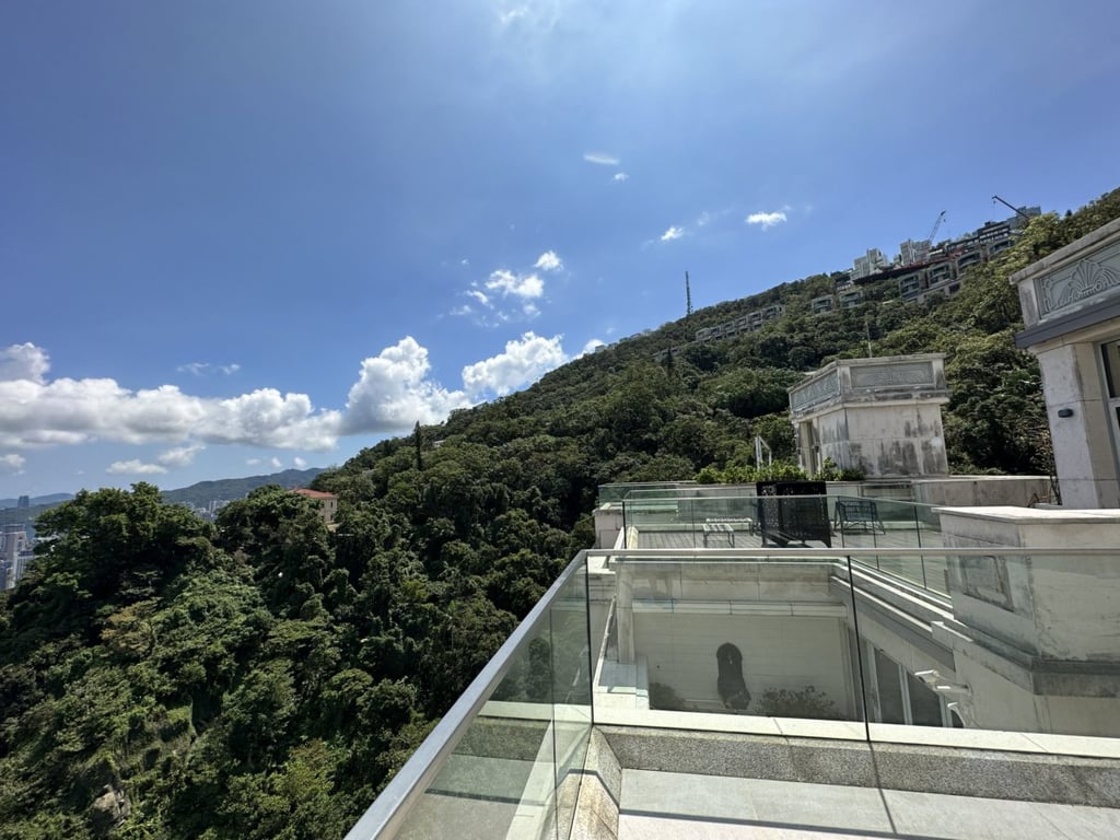 https://img.propertyraptor.com/cdn-cgi/imagedelivery/KD5bF_AFL0JDTbKLWF7z9g/ap8/ap8_001/hornet/prp/img/d6e219c070bd40cf91a2a6fa8ec678d5.jpg/public