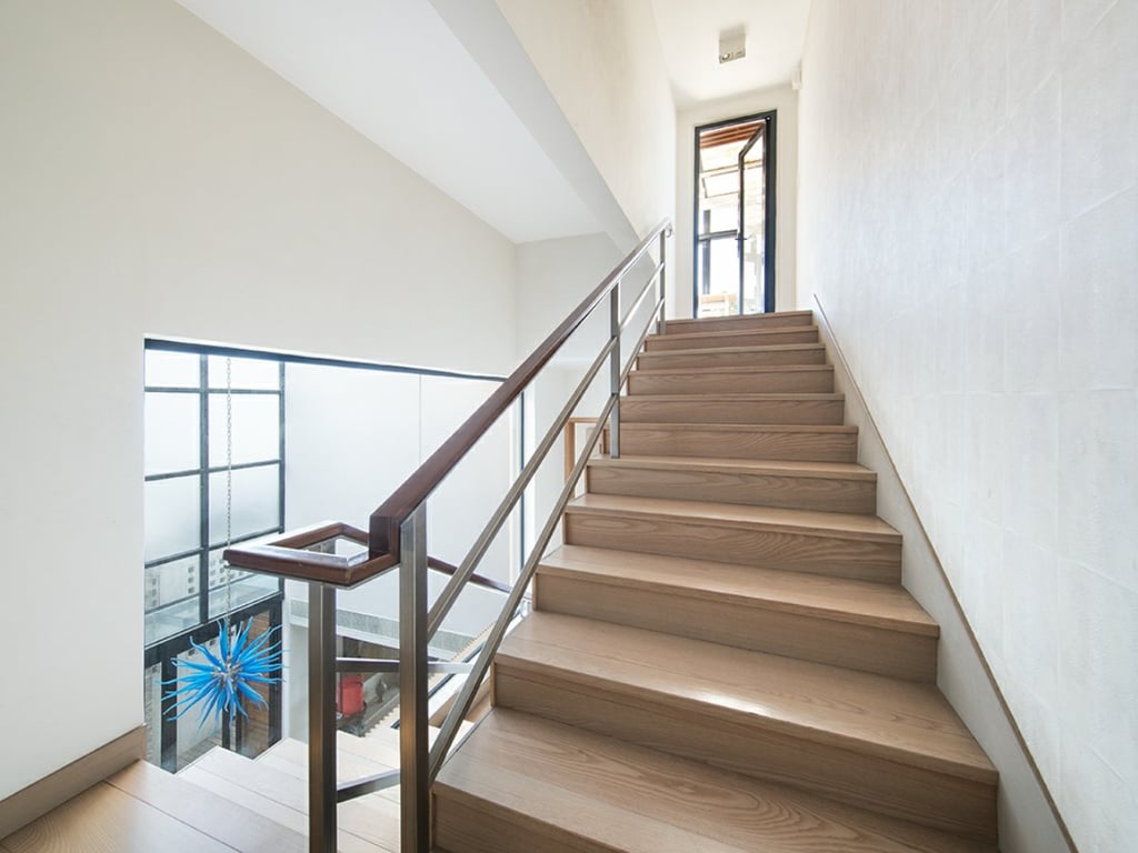 https://img.propertyraptor.com/cdn-cgi/imagedelivery/KD5bF_AFL0JDTbKLWF7z9g/ap8/ap8_001/hornet/prp/img/d6e8136c79c1361dc6ff0b9c85611ebd.jpg/public