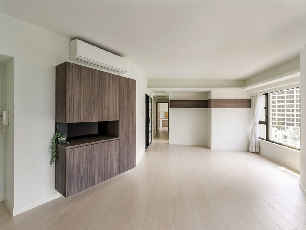 https://img.propertyraptor.com/cdn-cgi/imagedelivery/KD5bF_AFL0JDTbKLWF7z9g/ap8/ap8_001/hornet/prp/img/d724632bf11c517ffc77770e4d6f0846.jpg/public