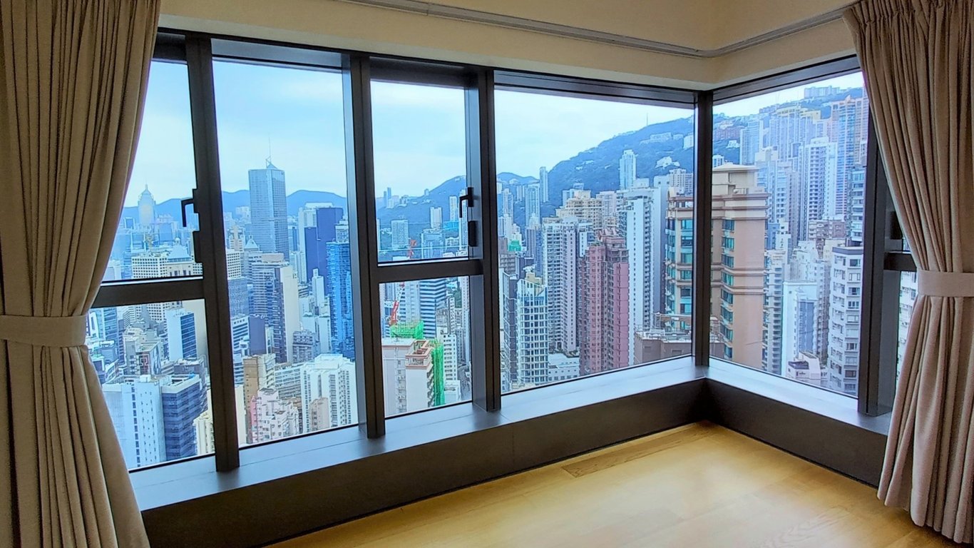 殷然