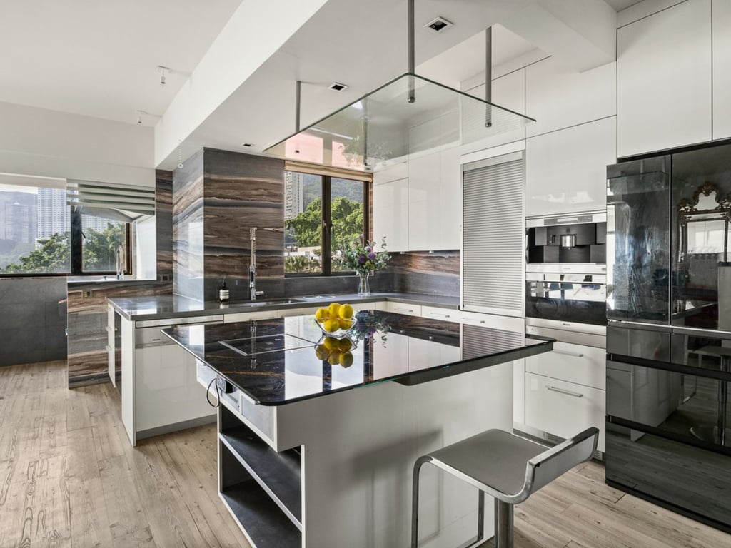 https://img.propertyraptor.com/cdn-cgi/imagedelivery/KD5bF_AFL0JDTbKLWF7z9g/ap8/ap8_001/hornet/prp/img/d72fada6b29bdb77410f3a3247cf12c1.jpg/public