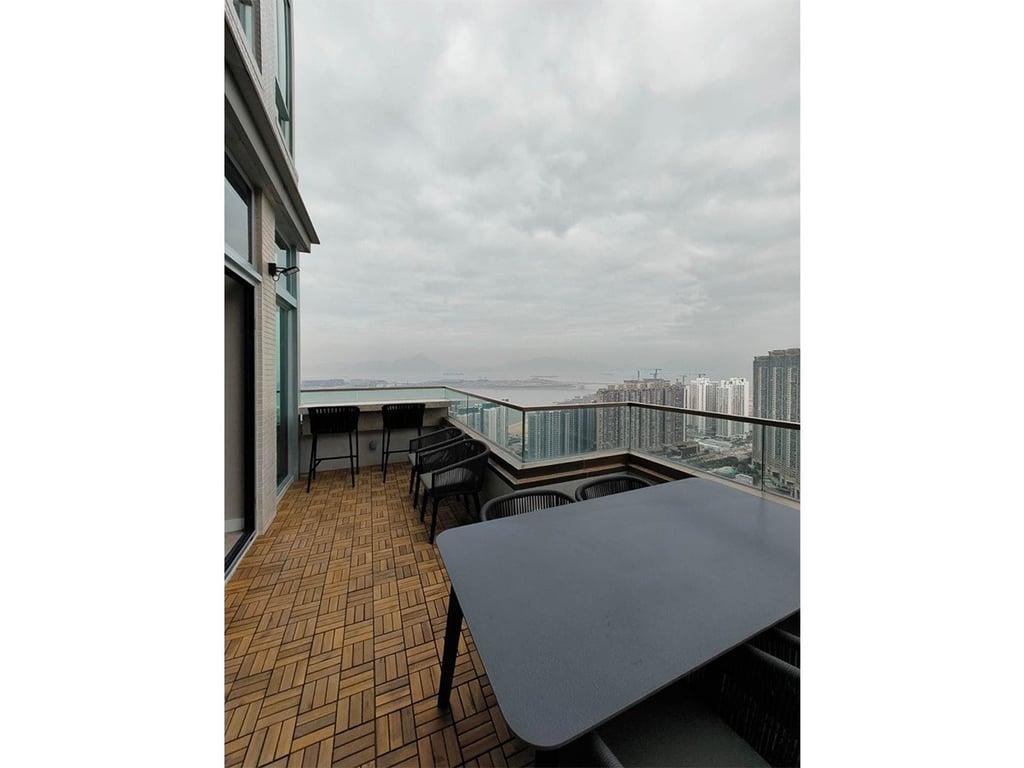 https://img.propertyraptor.com/cdn-cgi/imagedelivery/KD5bF_AFL0JDTbKLWF7z9g/ap8/ap8_001/hornet/prp/img/d742cf4644e36e5f4b459a723033bbc4-wtm.jpg/public