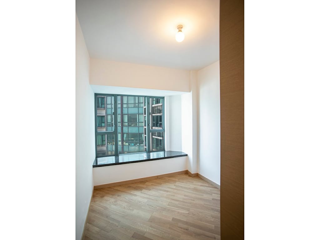 https://img.propertyraptor.com/cdn-cgi/imagedelivery/KD5bF_AFL0JDTbKLWF7z9g/ap8/ap8_001/hornet/prp/img/d74e006dbbede330d9326b316c55b8e9.jpg/public