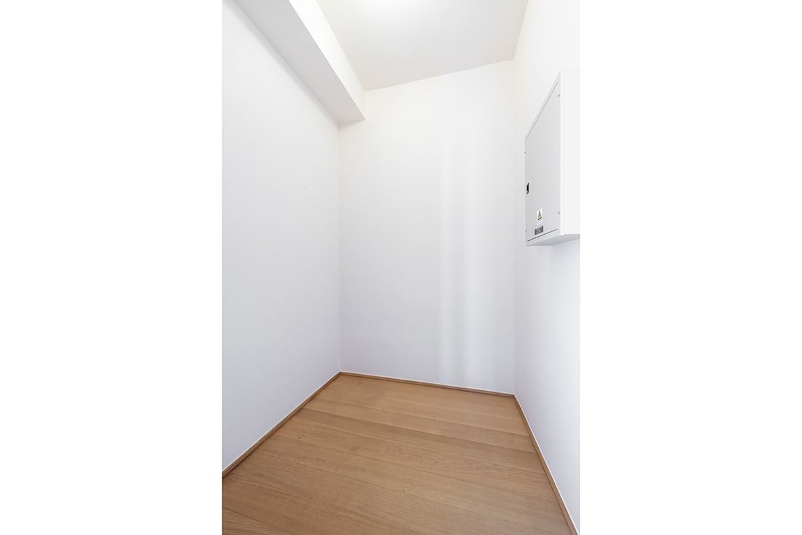 https://img.propertyraptor.com/cdn-cgi/imagedelivery/KD5bF_AFL0JDTbKLWF7z9g/ap8/ap8_001/hornet/prp/img/d773c8411a22e04d9508945e7f40e709-wtm.jpg/public