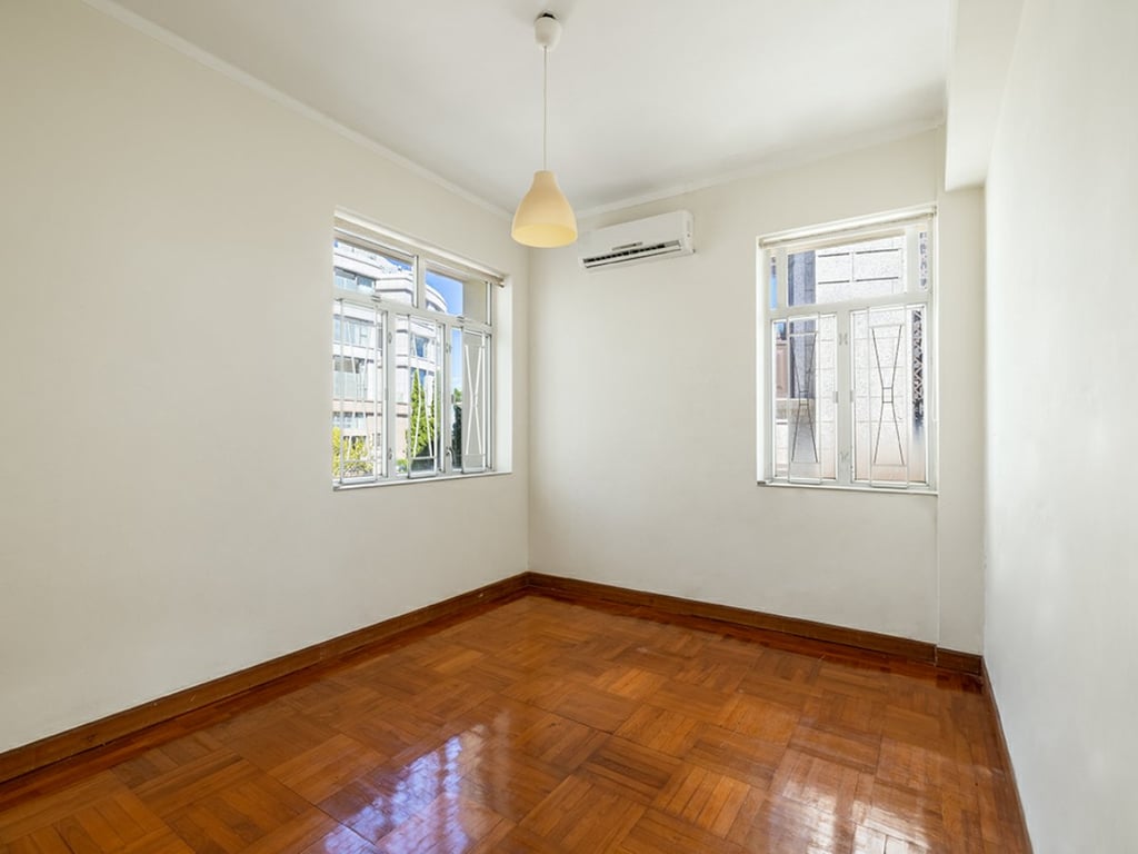 https://img.propertyraptor.com/cdn-cgi/imagedelivery/KD5bF_AFL0JDTbKLWF7z9g/ap8/ap8_001/hornet/prp/img/d77f099e980af7770df65d6a0e7e9abb.jpg/public