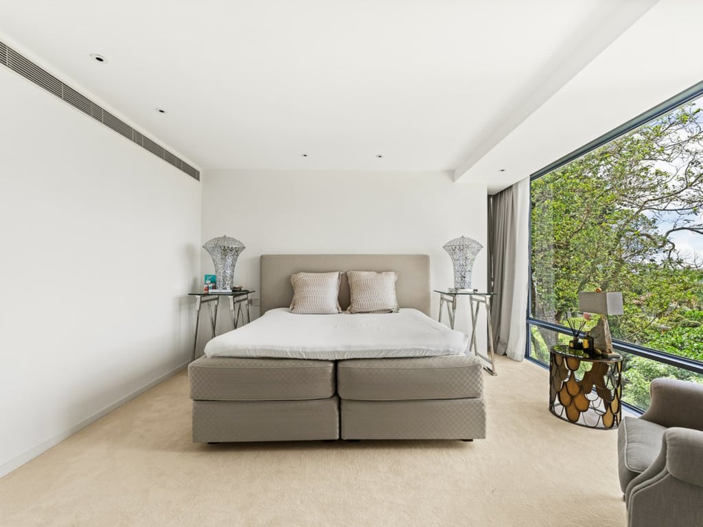https://img.propertyraptor.com/cdn-cgi/imagedelivery/KD5bF_AFL0JDTbKLWF7z9g/ap8/ap8_001/hornet/prp/img/d7b9aaf7bc03199cb7a3ec07c763c77c-wtm.jpg/public