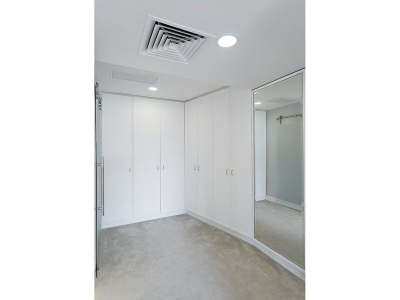 https://img.propertyraptor.com/cdn-cgi/imagedelivery/KD5bF_AFL0JDTbKLWF7z9g/ap8/ap8_001/hornet/prp/img/d7c4af8f1ba90b66ab19ef22314cd3fc.jpg/public