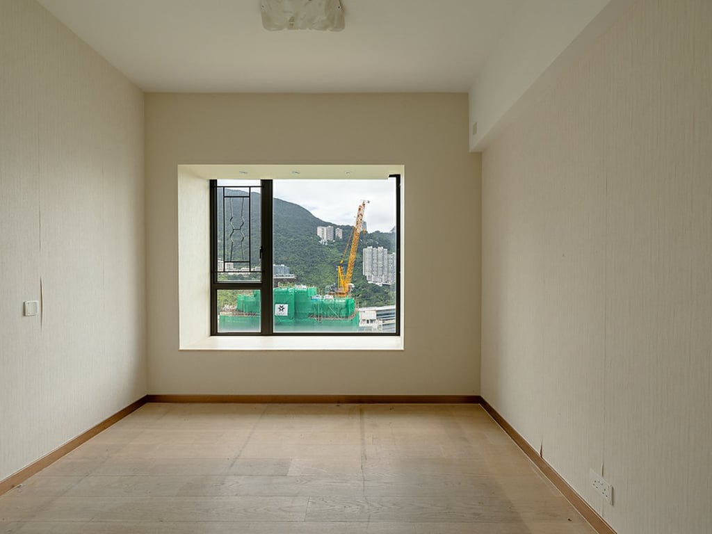 https://img.propertyraptor.com/cdn-cgi/imagedelivery/KD5bF_AFL0JDTbKLWF7z9g/ap8/ap8_001/hornet/prp/img/d7d1b0a6aaf8ec44df7fea529d18d03b.jpg/public