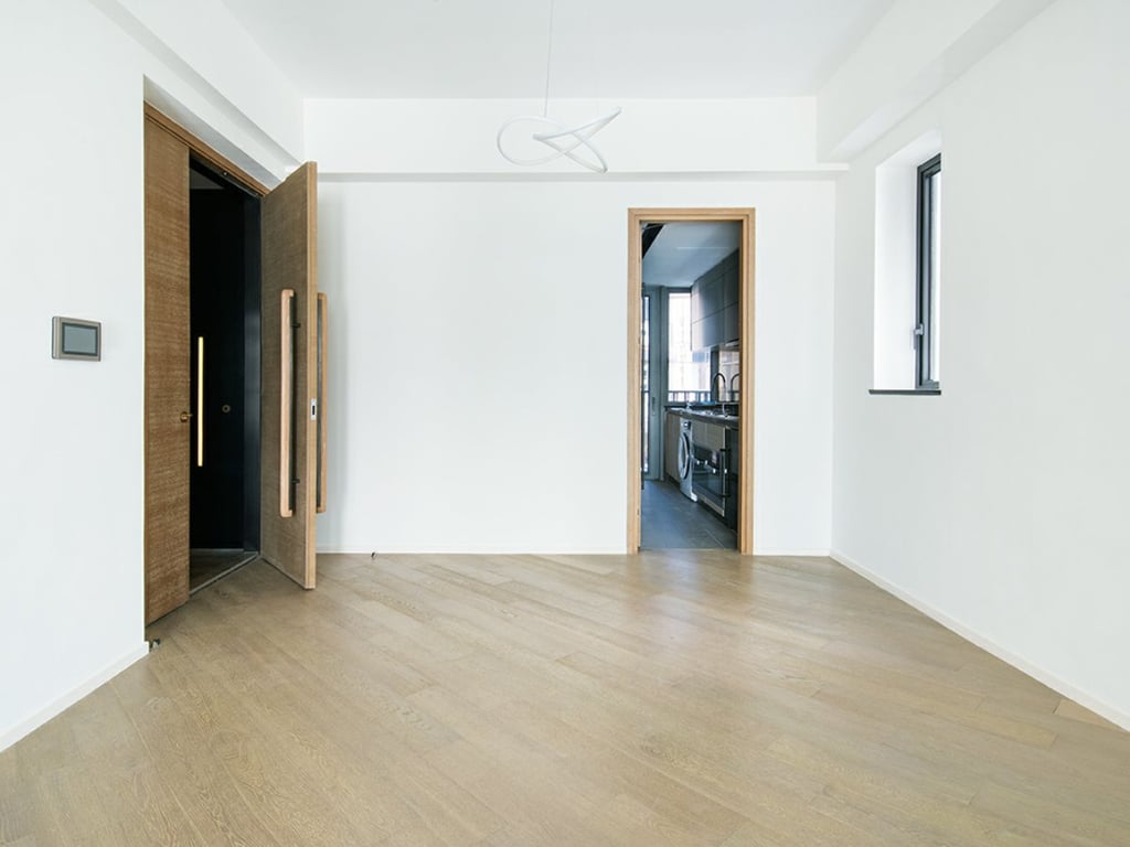 https://img.propertyraptor.com/cdn-cgi/imagedelivery/KD5bF_AFL0JDTbKLWF7z9g/ap8/ap8_001/hornet/prp/img/d7ed5f3a1a2591eedbd589838b9c6787.jpg/public