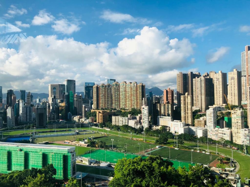 https://img.propertyraptor.com/cdn-cgi/imagedelivery/KD5bF_AFL0JDTbKLWF7z9g/ap8/ap8_001/hornet/prp/img/d801627b91c0dc0899ebbd23f0267359.jpg/public
