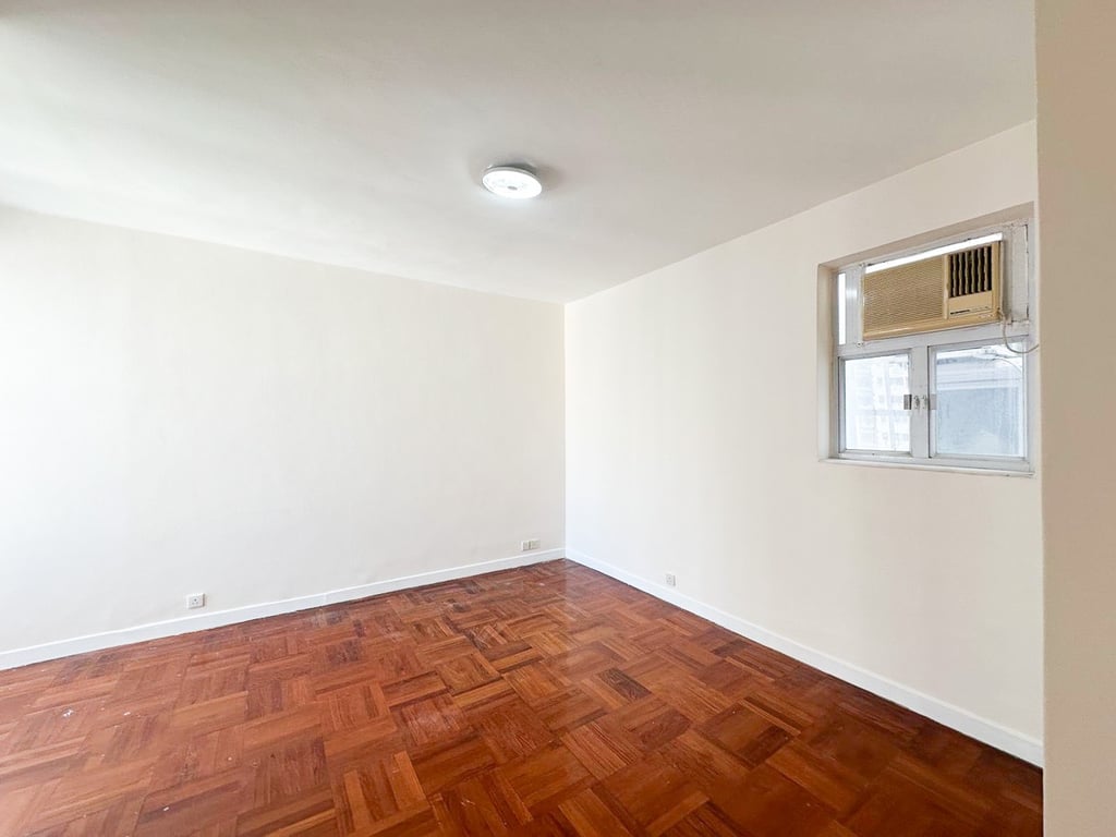 https://img.propertyraptor.com/cdn-cgi/imagedelivery/KD5bF_AFL0JDTbKLWF7z9g/ap8/ap8_001/hornet/prp/img/d8022ca39103fc2789aa7e0743752e9c-wtm.jpg/public