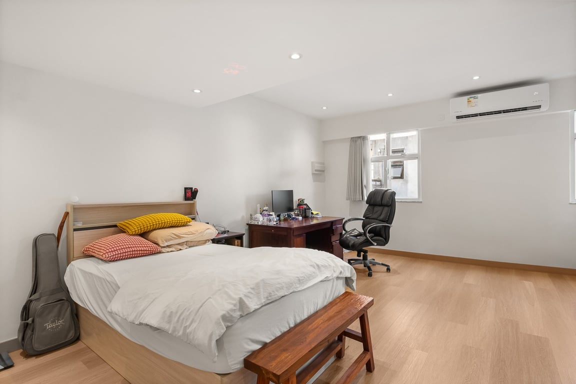 https://img.propertyraptor.com/cdn-cgi/imagedelivery/KD5bF_AFL0JDTbKLWF7z9g/ap8/ap8_001/hornet/prp/img/d808cf23c8b45311e9458538c58430b8-wtm.jpg/public