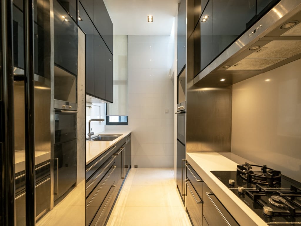 https://img.propertyraptor.com/cdn-cgi/imagedelivery/KD5bF_AFL0JDTbKLWF7z9g/ap8/ap8_001/hornet/prp/img/d817740a9dc301ab8f502de62183aad8.jpg/public