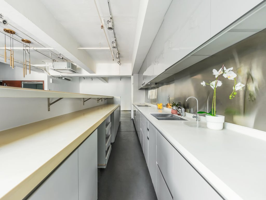 https://img.propertyraptor.com/cdn-cgi/imagedelivery/KD5bF_AFL0JDTbKLWF7z9g/ap8/ap8_001/hornet/prp/img/d817b704ad2d0f2b64cc29b24c1001be.jpg/public
