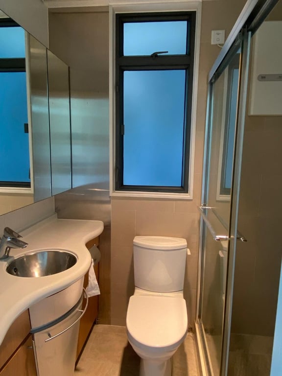 https://img.propertyraptor.com/cdn-cgi/imagedelivery/KD5bF_AFL0JDTbKLWF7z9g/ap8/ap8_001/hornet/prp/img/d8190fa2037625c8179f54c5aee82079-wtm.jpg/public