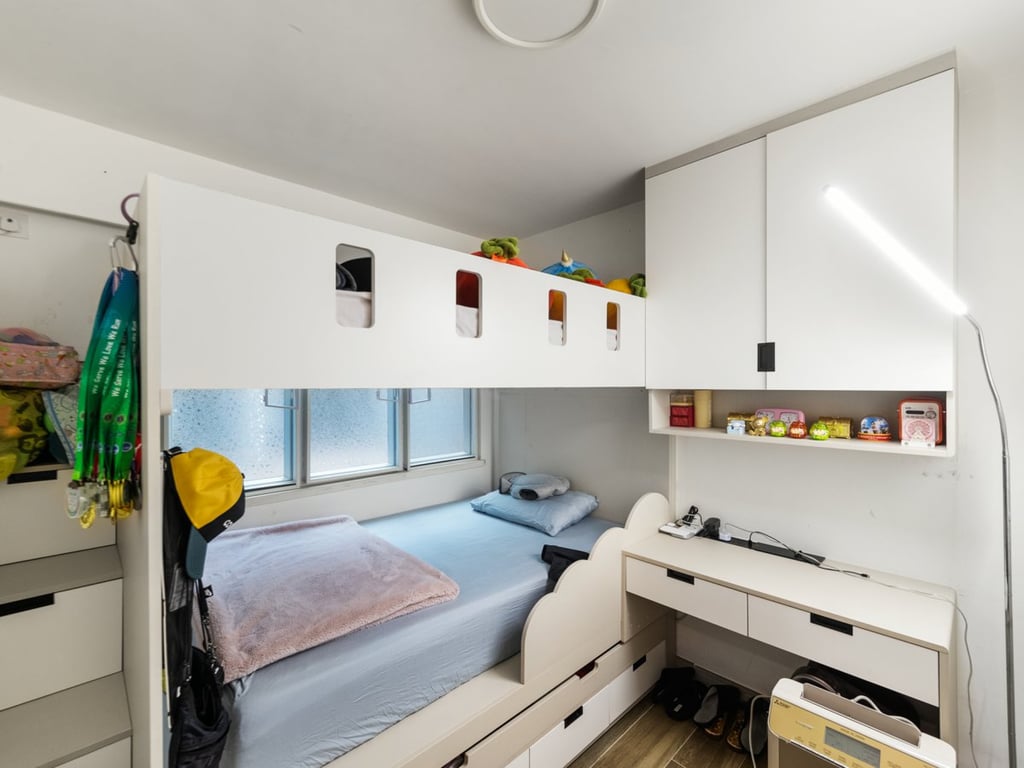 https://img.propertyraptor.com/cdn-cgi/imagedelivery/KD5bF_AFL0JDTbKLWF7z9g/ap8/ap8_001/hornet/prp/img/d84045528f85b740db80580b65655d75.jpg/public