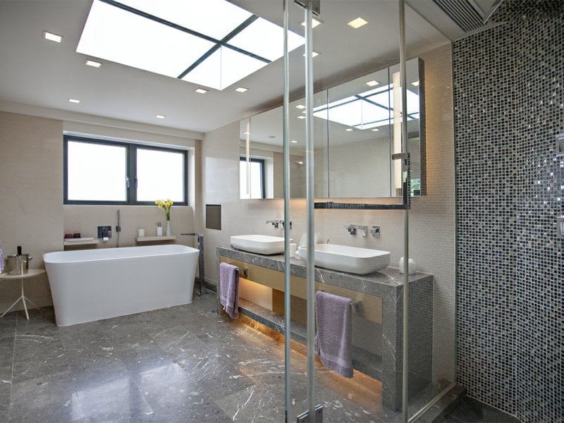 https://img.propertyraptor.com/cdn-cgi/imagedelivery/KD5bF_AFL0JDTbKLWF7z9g/ap8/ap8_001/hornet/prp/img/d84aa64335afc2afbb3baa2ff33734cd.jpg/public