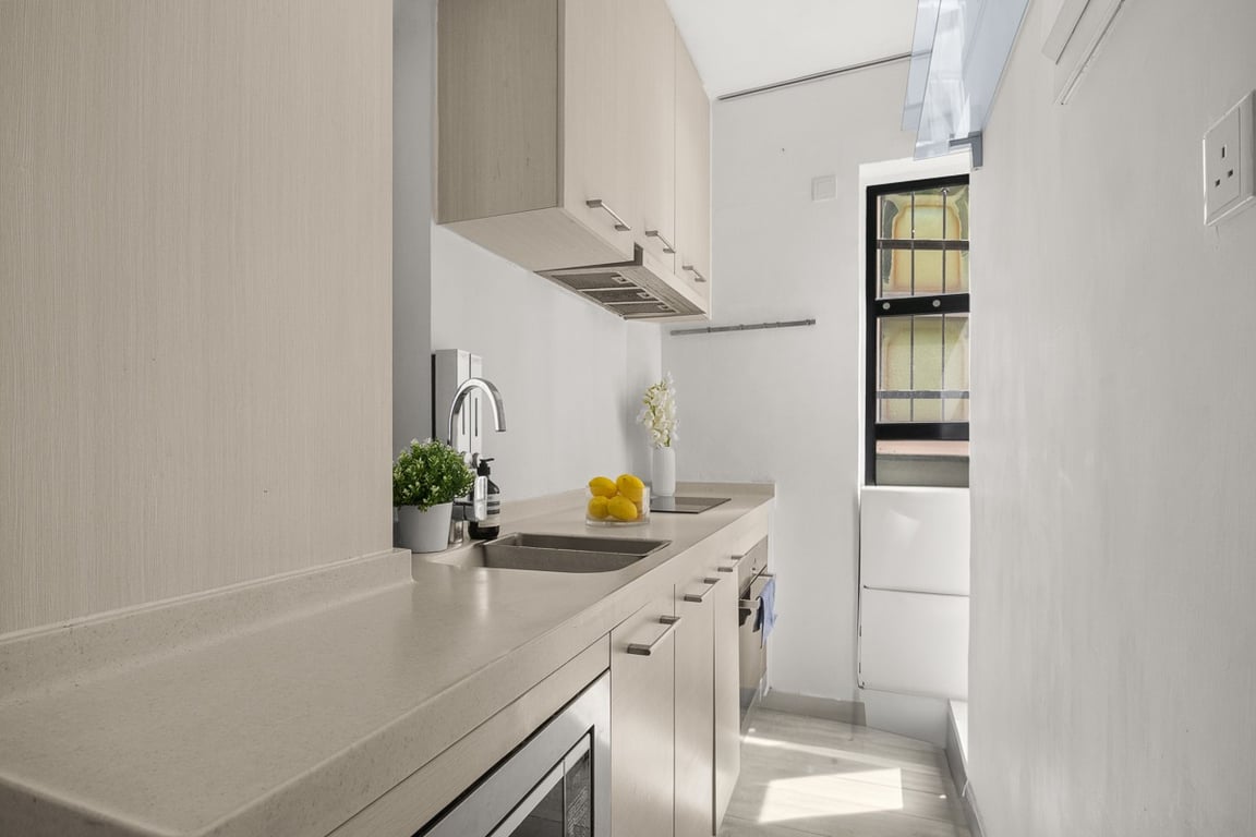 https://img.propertyraptor.com/cdn-cgi/imagedelivery/KD5bF_AFL0JDTbKLWF7z9g/ap8/ap8_001/hornet/prp/img/d892846392377280f75f92feda9a0e7b-wtm.jpg/public