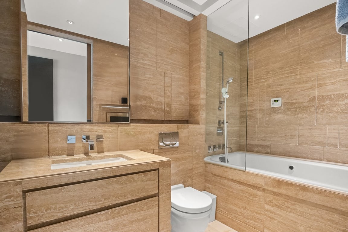 https://img.propertyraptor.com/cdn-cgi/imagedelivery/KD5bF_AFL0JDTbKLWF7z9g/ap8/ap8_001/hornet/prp/img/d8b8cca54357adbcd8411005bbe0d6a2-wtm.jpg/public