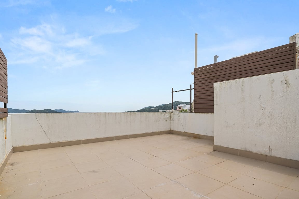 https://img.propertyraptor.com/cdn-cgi/imagedelivery/KD5bF_AFL0JDTbKLWF7z9g/ap8/ap8_001/hornet/prp/img/d8da0a3220b587e3faf717e0eb91575a-wtm.jpg/public