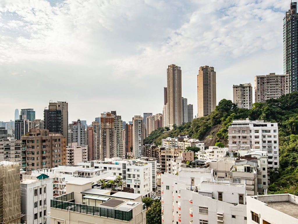 https://img.propertyraptor.com/cdn-cgi/imagedelivery/KD5bF_AFL0JDTbKLWF7z9g/ap8/ap8_001/hornet/prp/img/d8dc923396d1f29471de886d1d5ced42.jpg/public