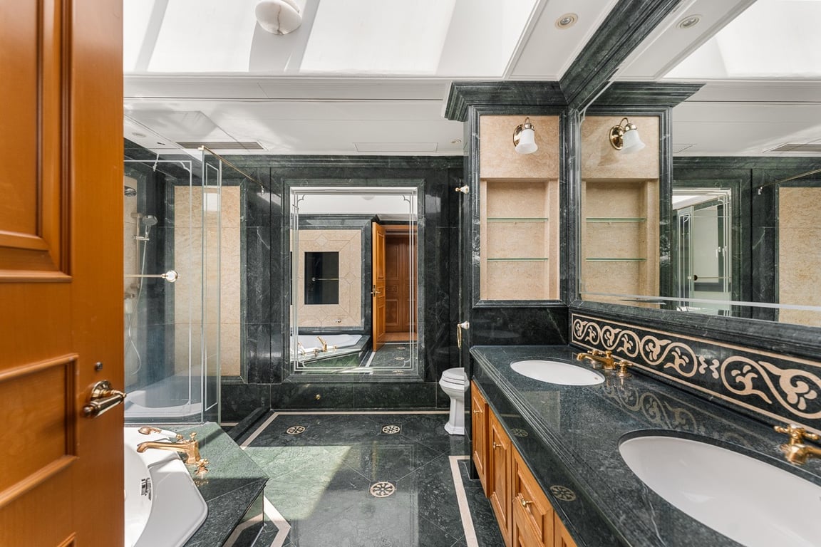 https://img.propertyraptor.com/cdn-cgi/imagedelivery/KD5bF_AFL0JDTbKLWF7z9g/ap8/ap8_001/hornet/prp/img/d8ec9ebcd36440178f1dba013d155f6f-wtm.jpg/public