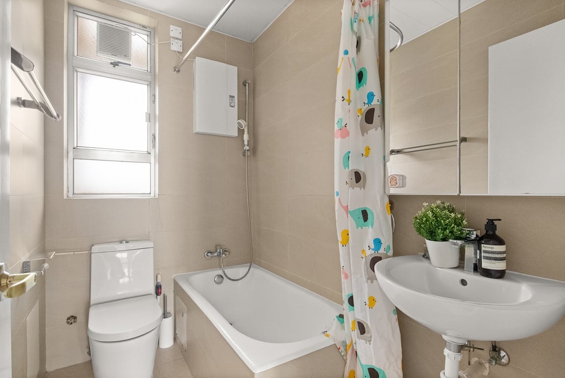 https://img.propertyraptor.com/cdn-cgi/imagedelivery/KD5bF_AFL0JDTbKLWF7z9g/ap8/ap8_001/hornet/prp/img/d90288b4049d2781237ad80e109f52c9-wtm.jpg/public