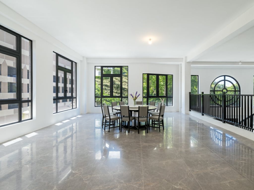 https://img.propertyraptor.com/cdn-cgi/imagedelivery/KD5bF_AFL0JDTbKLWF7z9g/ap8/ap8_001/hornet/prp/img/d952db4ab354aeb77bb61b69130fd6b7.jpg/public