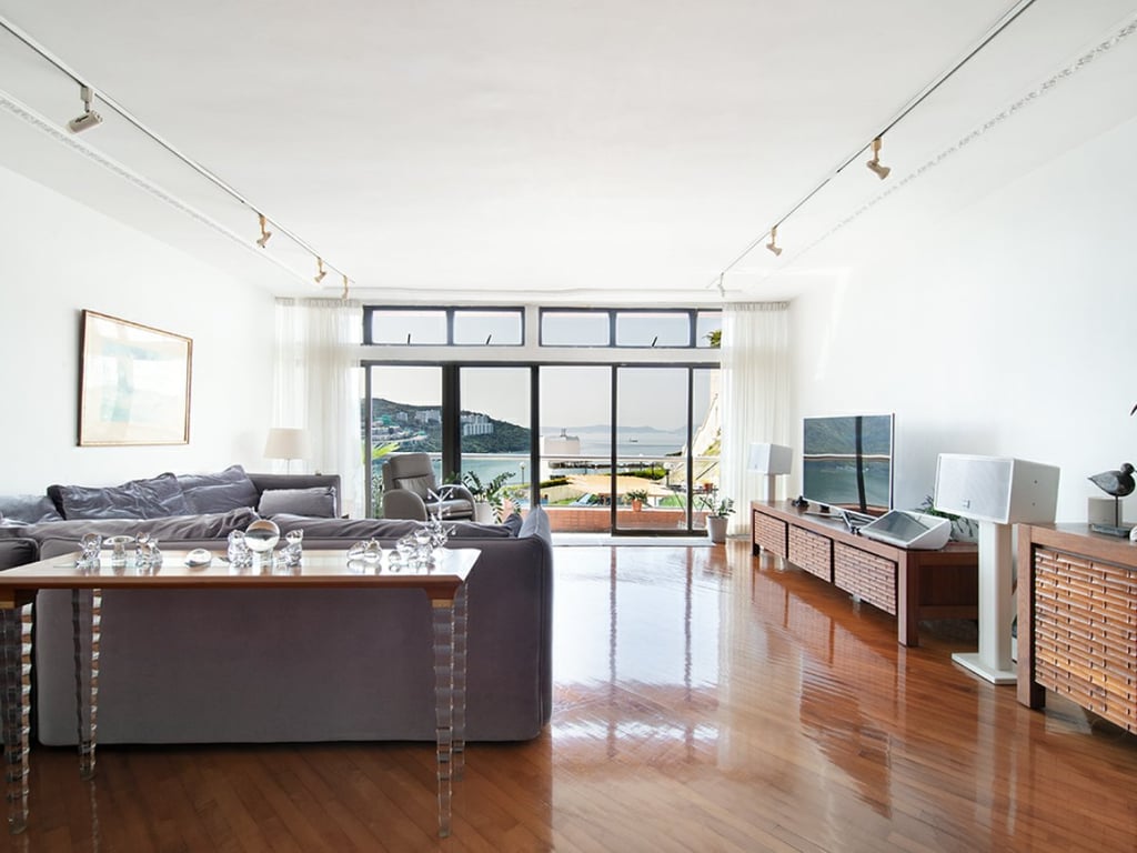 https://img.propertyraptor.com/cdn-cgi/imagedelivery/KD5bF_AFL0JDTbKLWF7z9g/ap8/ap8_001/hornet/prp/img/d978344344a31a5971fdcf39ea59210a.jpg/public