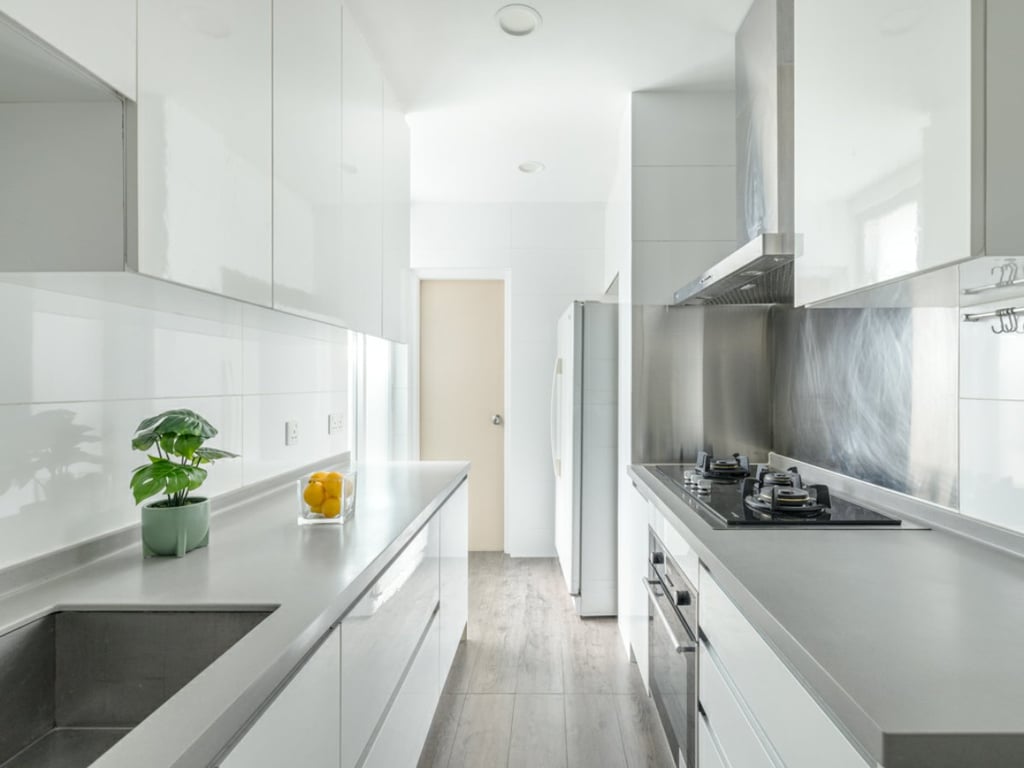 https://img.propertyraptor.com/cdn-cgi/imagedelivery/KD5bF_AFL0JDTbKLWF7z9g/ap8/ap8_001/hornet/prp/img/d98e56c94e402e1b1d29016058671f16.jpg/public